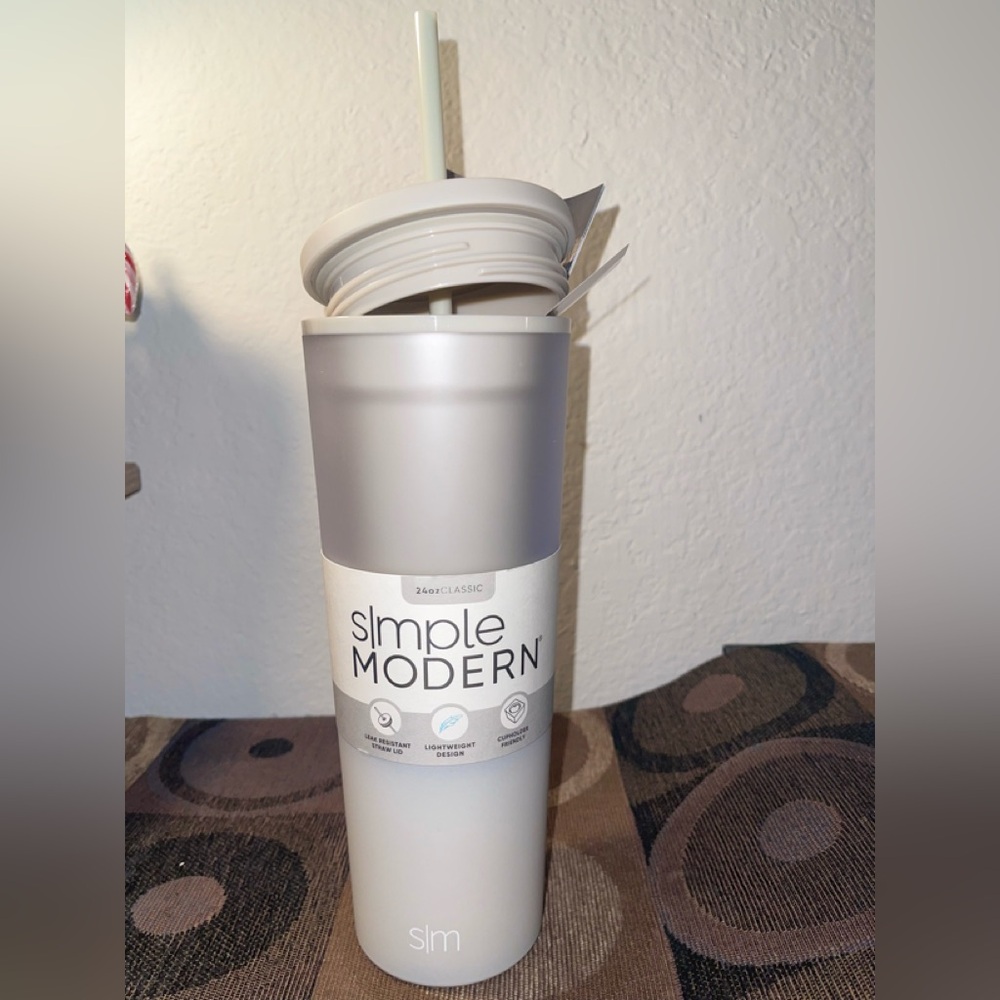 Simple Modern Beige Ambrose 24oz Leak-resistant, Lightweight, Sweat-free Cup